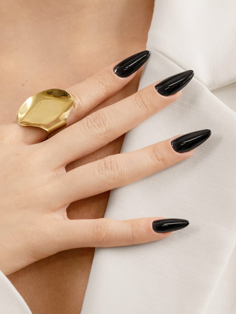 iQ Vernis à ongles n° 036 Incognito Black 4 black nail polish