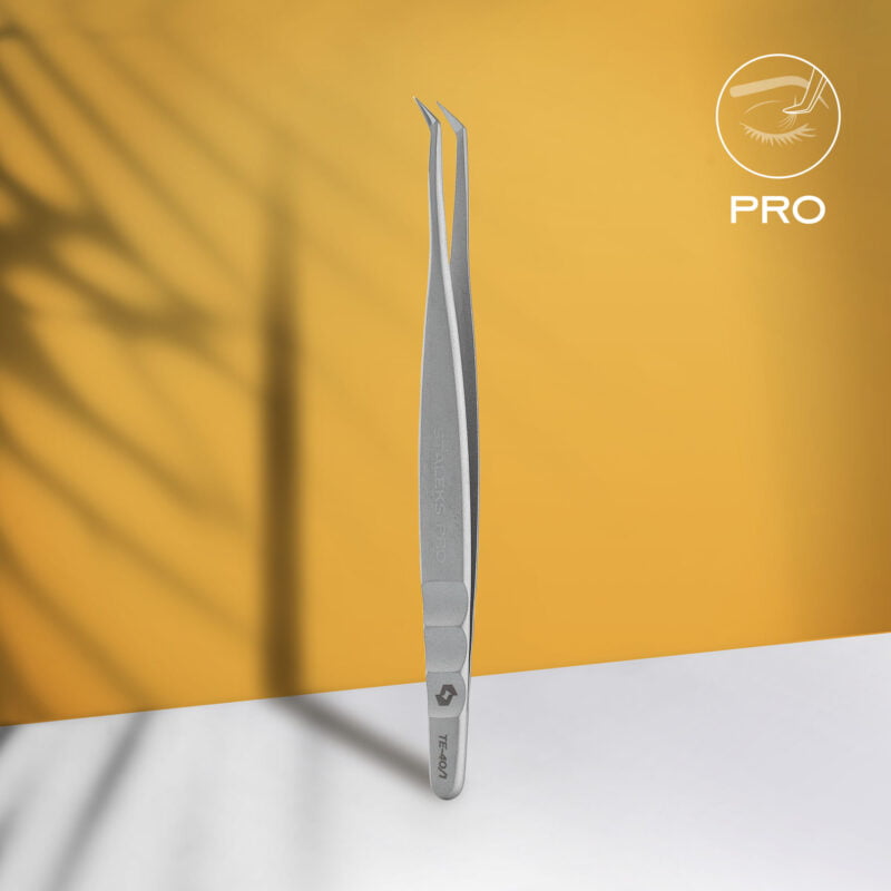 Staleks PRO Professional eyelash tweezers EXPERT 40 TYPE 1 (L-shaped, 50′) 2 pinczet professionalnyj dlya resnicz te 40 1 800x800 1