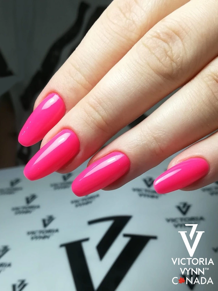Las mejores uñas en rosa neón brillante: Victoria VYNN Pure Creamy Hybrid 077 Hot Shot