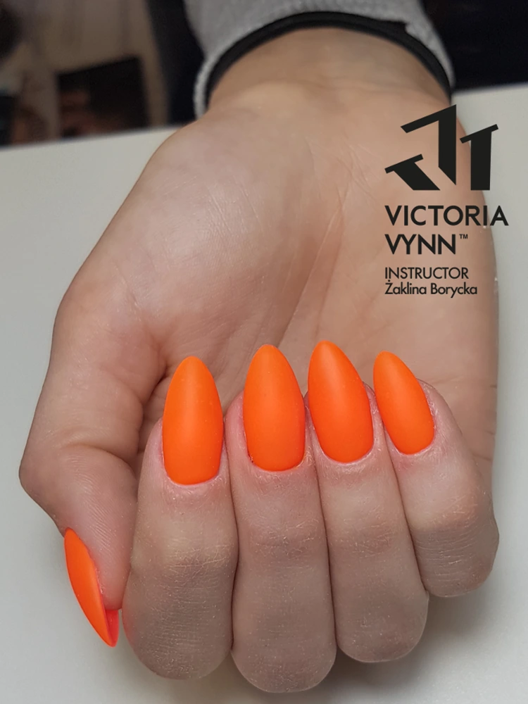 Las mejores uñas en tono naranja quemado: Victoria VYNN Pure Creamy Hybrid 075 Hot Orange