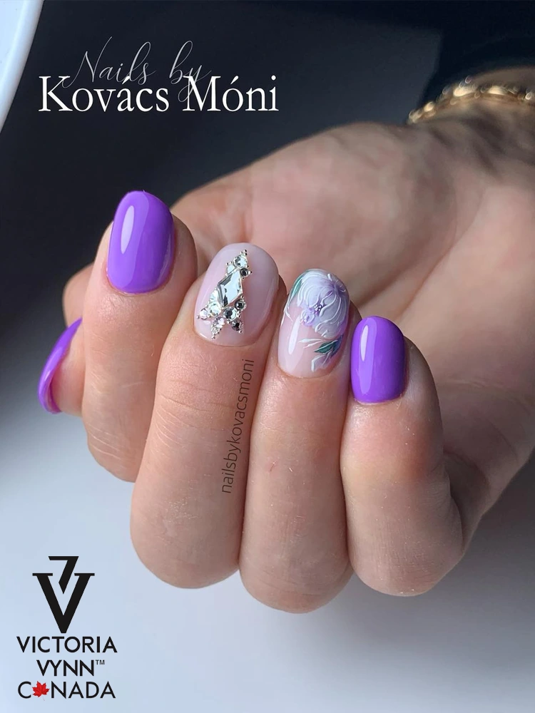 Las mejores uñas en color lavanda Deep Purple: Victoria VYNN Pure Creamy Hybrid 059 Deep Lavender