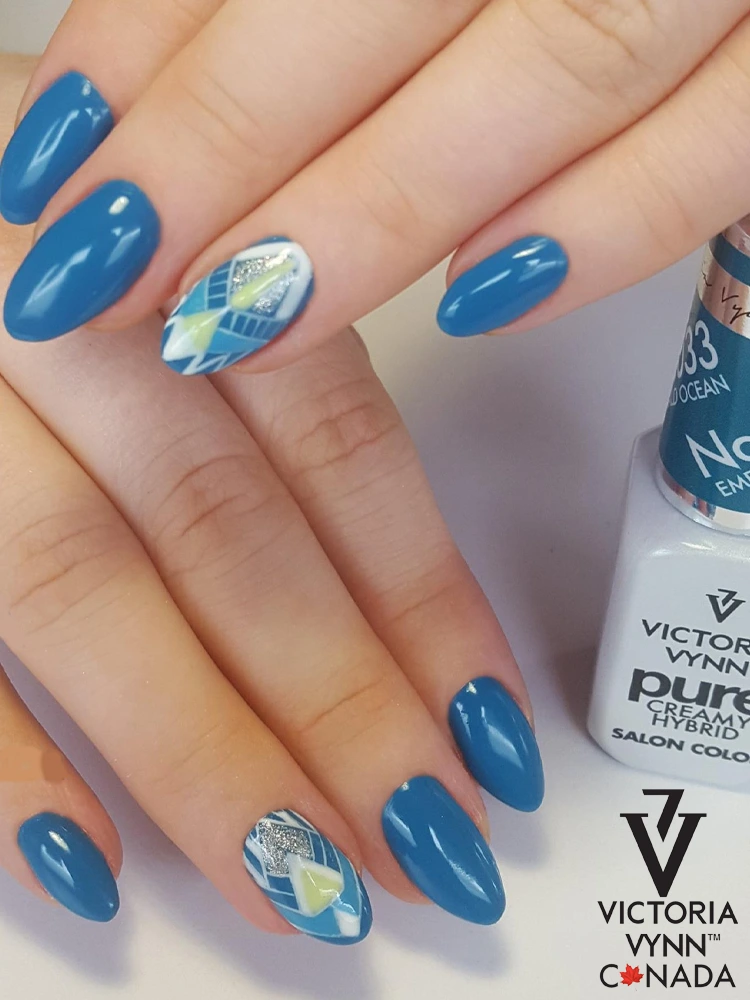 Las mejores uñas Diamond Blue de Victoria VYNN Pure Creany Hybrid 033 Emerald Ocean
