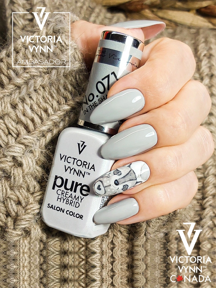 Las mejores uñas en gris claro: Victoria VYNN Pure Creamy Hybrid 071 en la sombra
