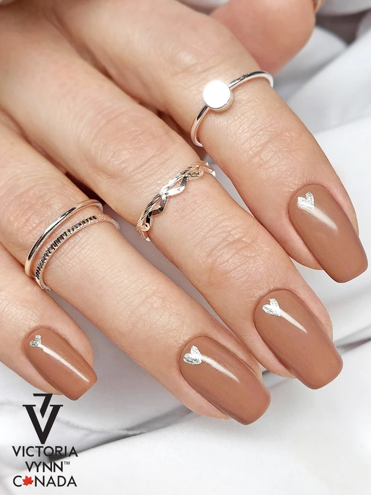 Las mejores uñas en tono marrón moca: Victoria VYNN Pure Creamy Hybrid 043 Bella Brown