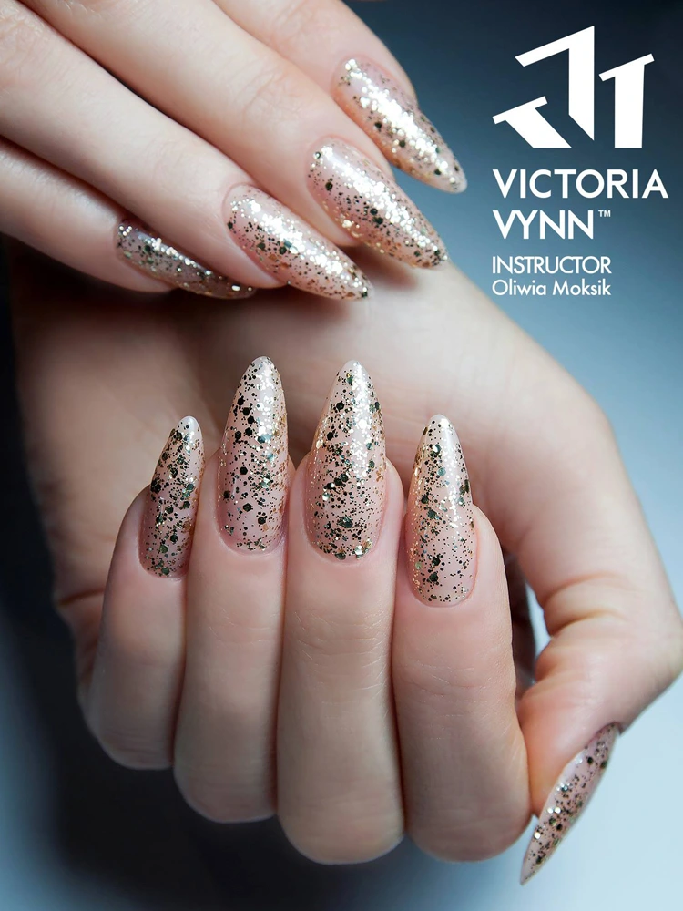 Uñas con purpurina dorada encantadoras: Victoria VYNN Pure Creamy Hybrid 040 Walk of Fame