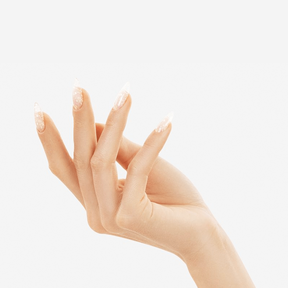 Esmalte en gel Salon 111 con láminas doradas