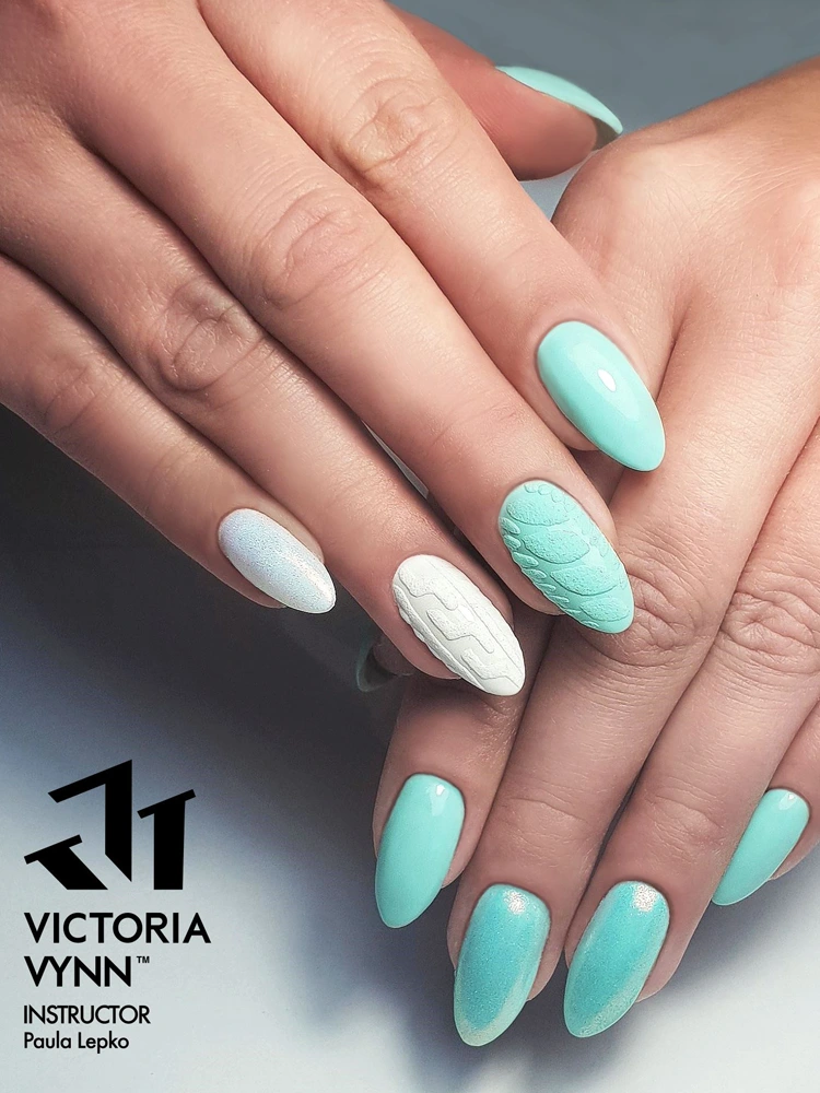 Uñas en un dulce tono verde pastel: Victoria VYNN Pure Creamy Hybrid 028 Pastel Mint