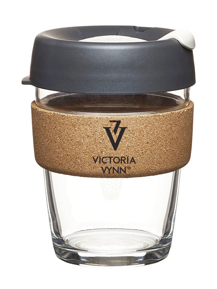 Tasse à café réutilisable en verre trempé KeepCup « Victoria VYNN » | Tasse de voyage avec couvercle anti-fuites, bande en liège « Brew Cork », légère, sans BPA | Taille moyenne | 12 oz | Profonde