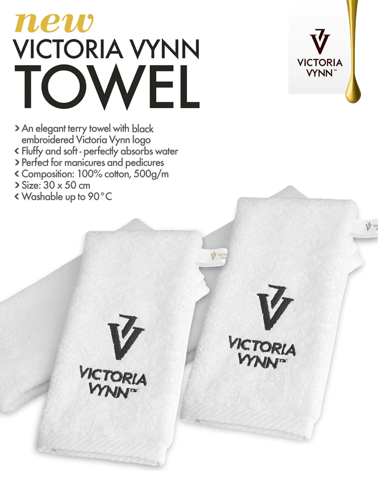 Toalla blanca Victoria VYNN con logotipo negro