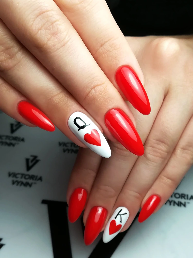Magnifique vernis à ongles rouge Ferrari « Victoria VYNN Pure Creamy Hybrid 021 Exemplary Red »