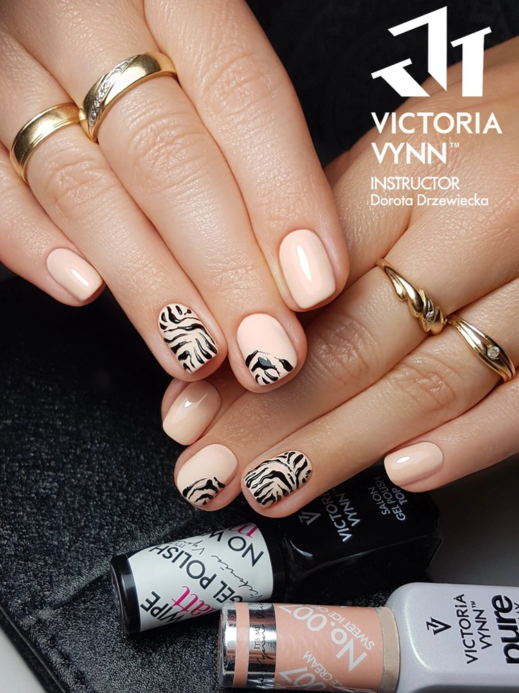 Adorables ongles couleur pêche d'été 007 Victoria Vynn : une glace onctueuse et sucrée