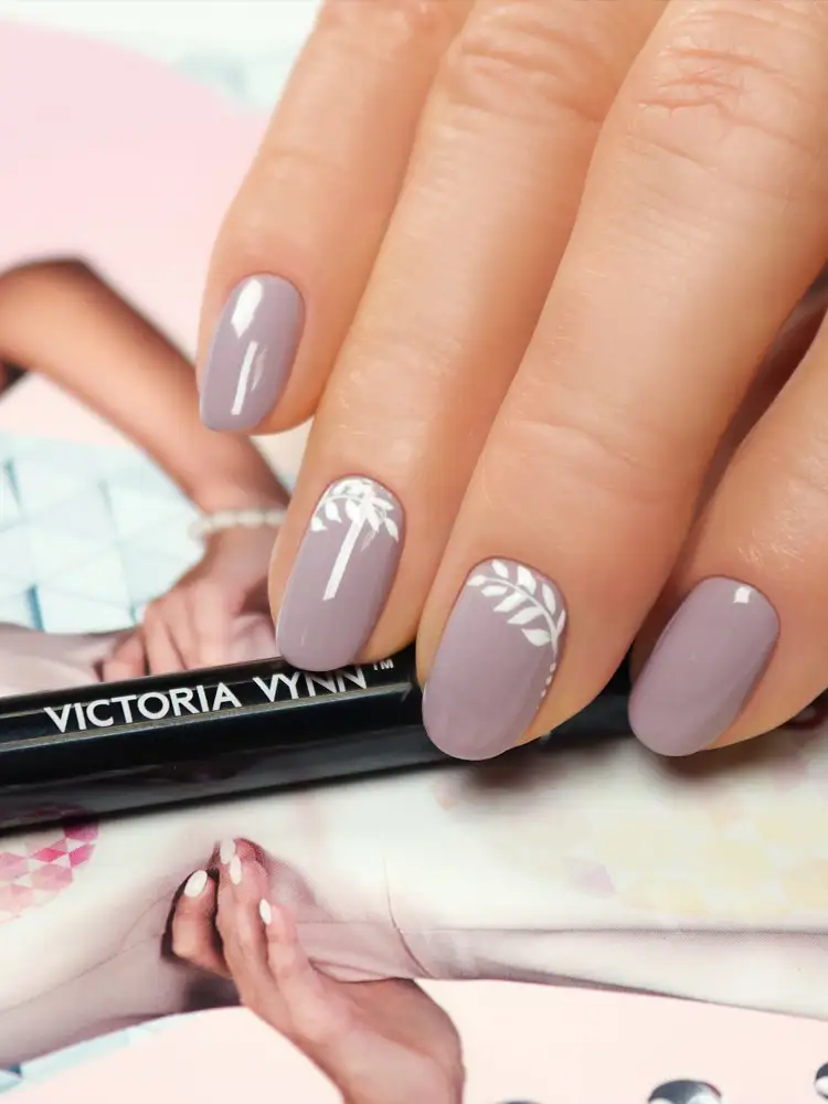 Uñas increíbles en gris púrpura: Victoria Vynn Pure 094 Storybook Charm