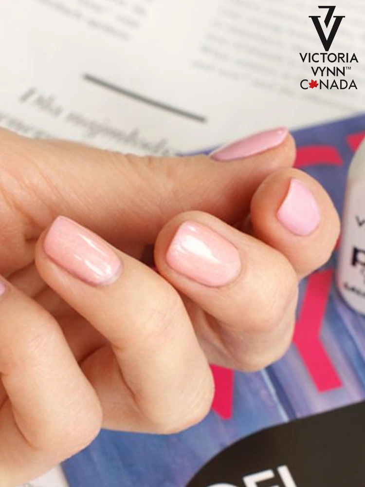 Les plus beaux vernis à ongles « Pearl » 004 Midnight Pearl Victoria Vynn Pure Creamy