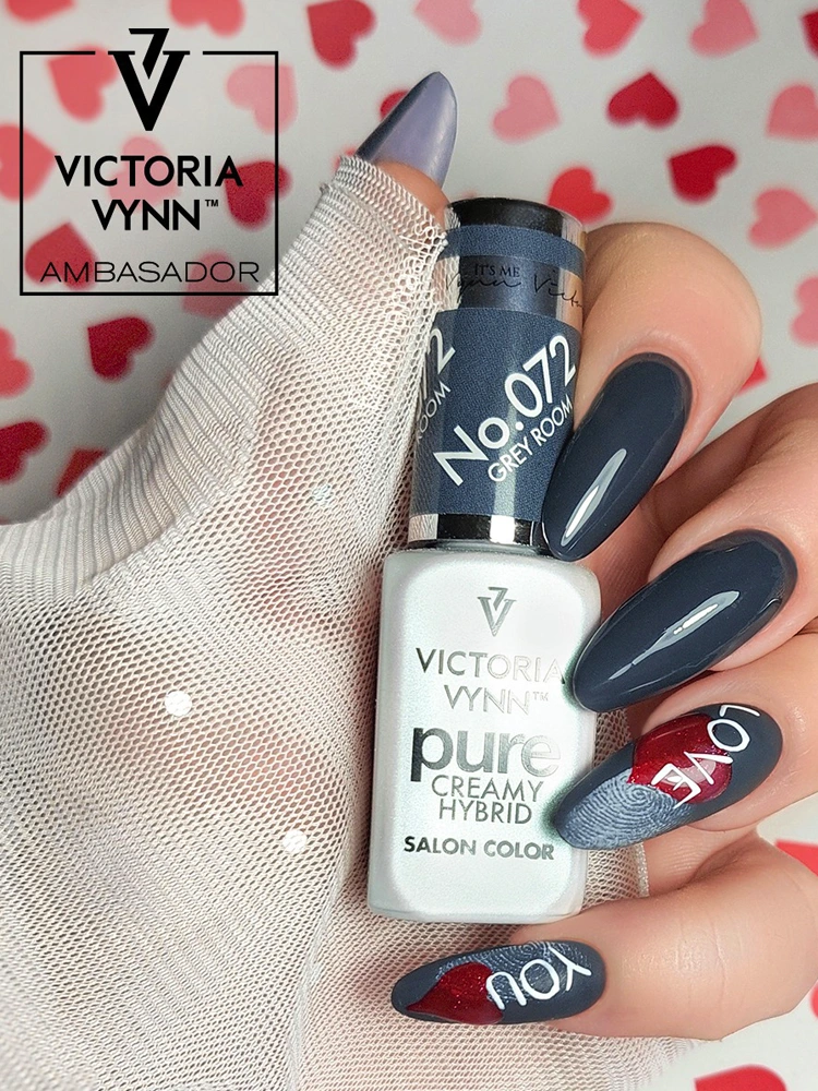 Las mejores uñas en gris oscuro 072 Grey Room de Victoria Vynn, híbrido en crema pura