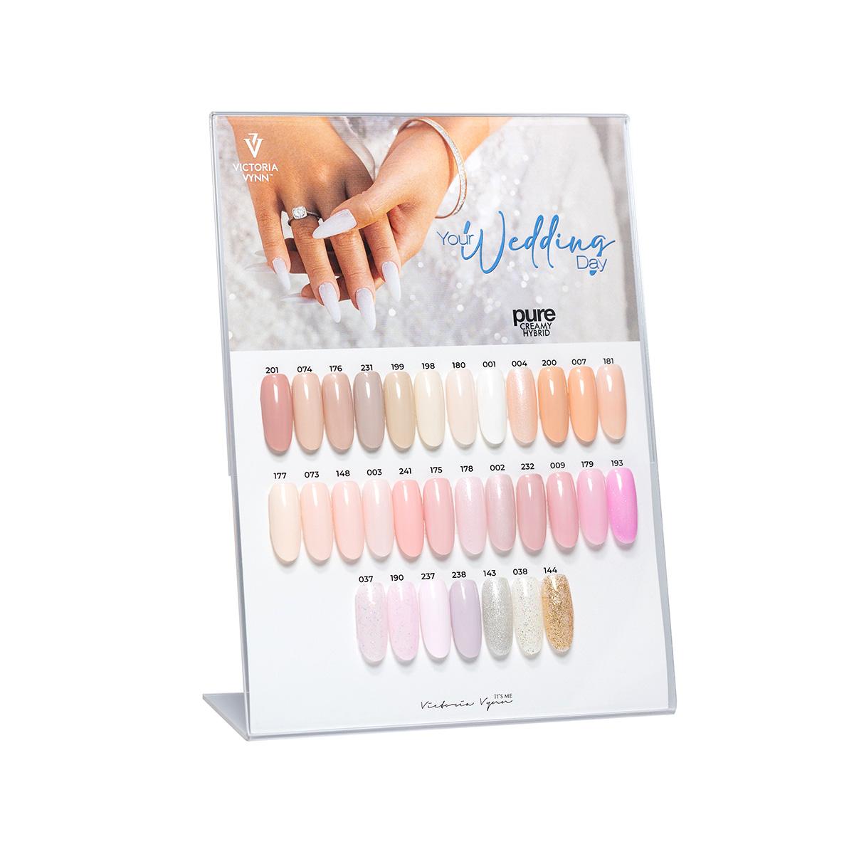 Exposición de la colección híbrida «Pure Creamy» de Victoria VYNN para bodas