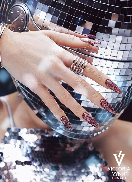 Esmalte en gel con purpurina disco Victoria VYNN Bordo Trans 329, colección Disco Fever