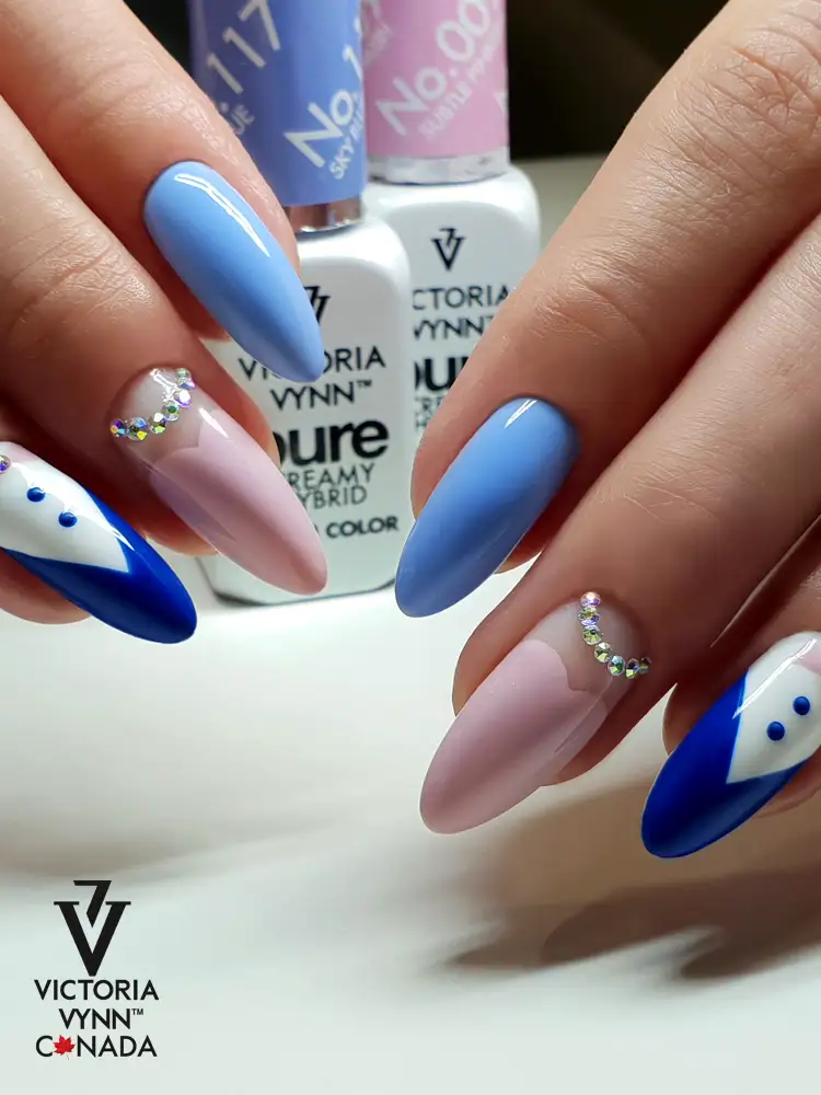 Victoria Vynn: las mejores uñas en azul cielo, Pure 117