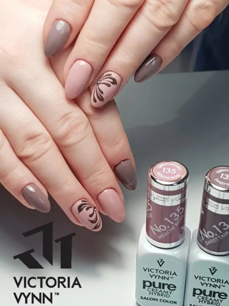 Esmalte en gel para uñas Victoria VYNN, color café claro con tonos lechosos, Sweet Talk n.º 134